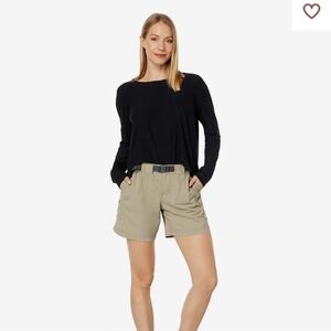 Columbia Light-weight Sandy River Cargo Shorts in Tusk with Belt, Size XS